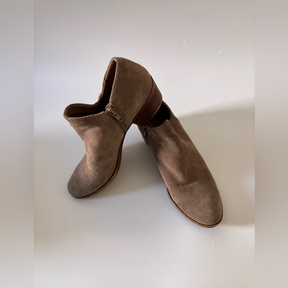 Lucky Brand Brixlee Leather Ankle Booties Women’s 8.5 Taupe Beige Low Heel